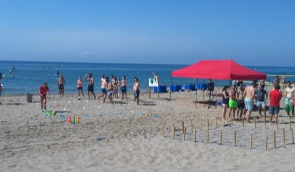 Organización jornada lúdica en playa con actividades para grupo